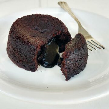 CHOCOLAVA CUP CAKE